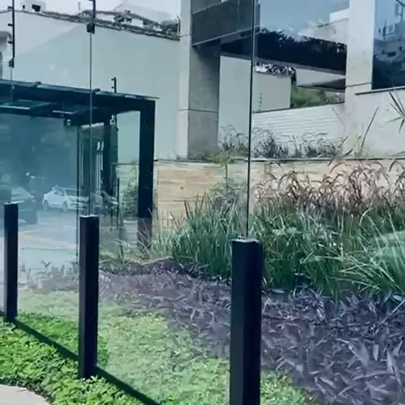Fechamento de sacada instalada em Porto Alegre — Unika Vidros