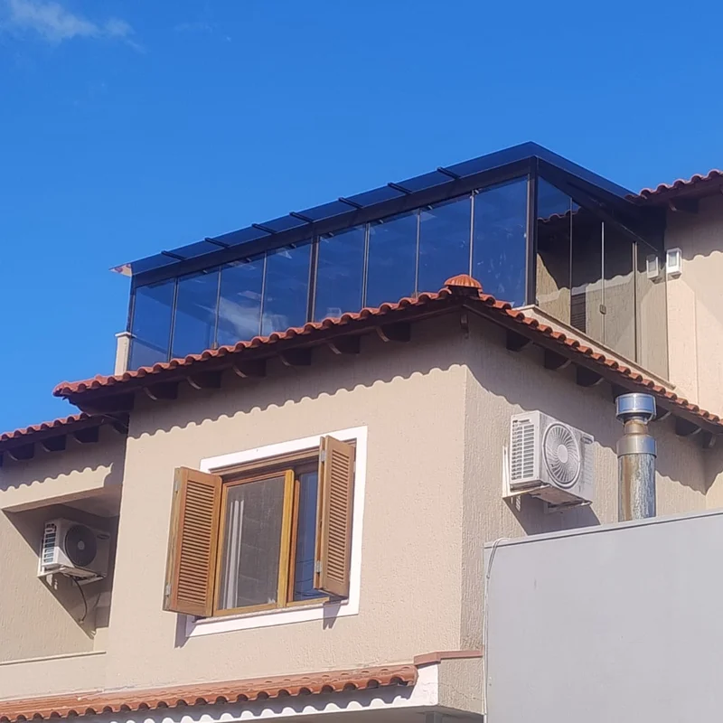 Fechamento de sacada instalada em Porto Alegre — Unika Vidros